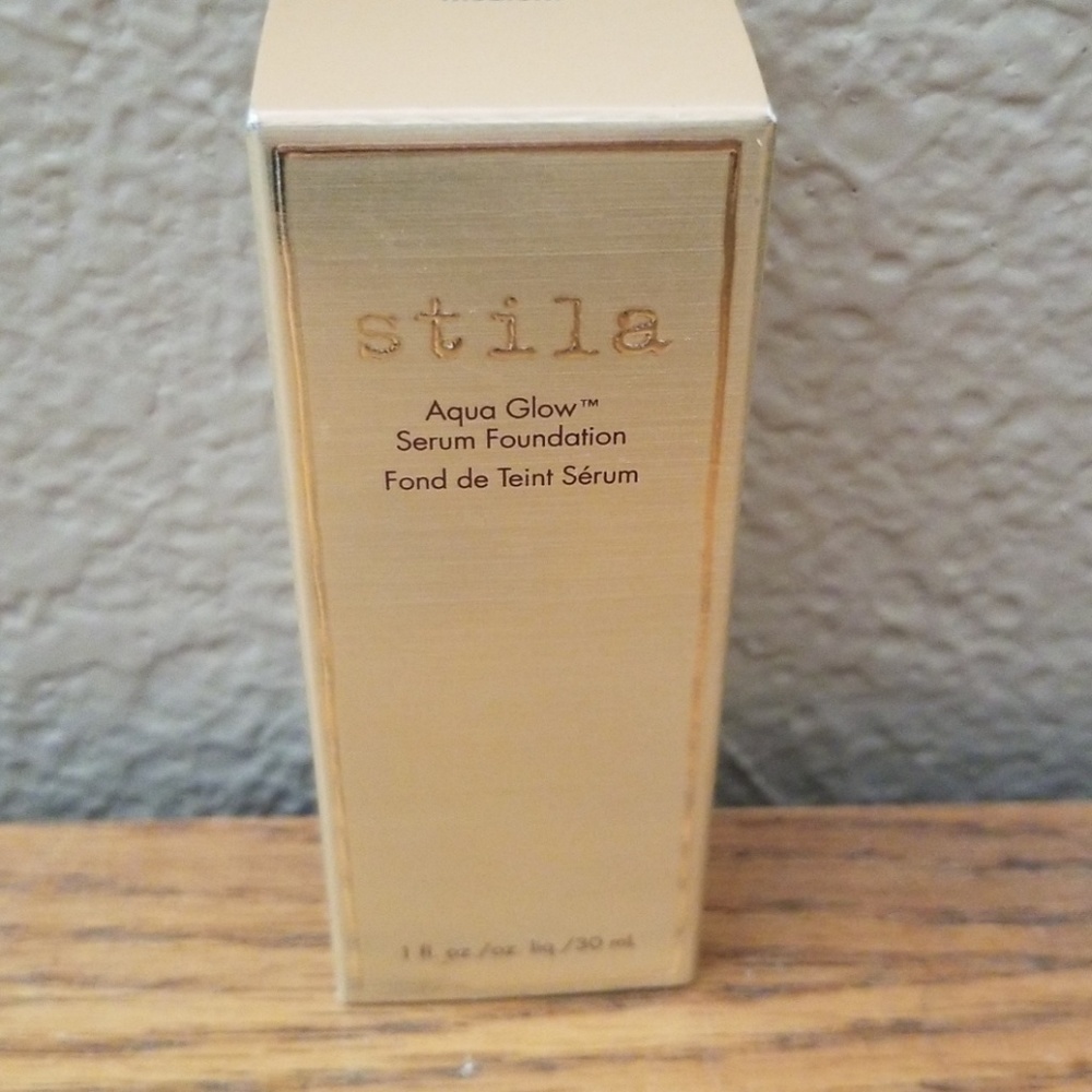 Stila Aqua Glow Foundation Medium